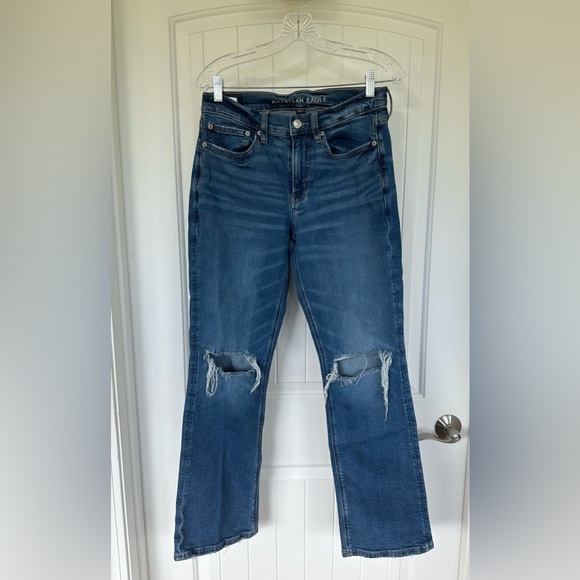 American Eagle Outfitters Denim - American Eagle Distressed Jeans-Size 6